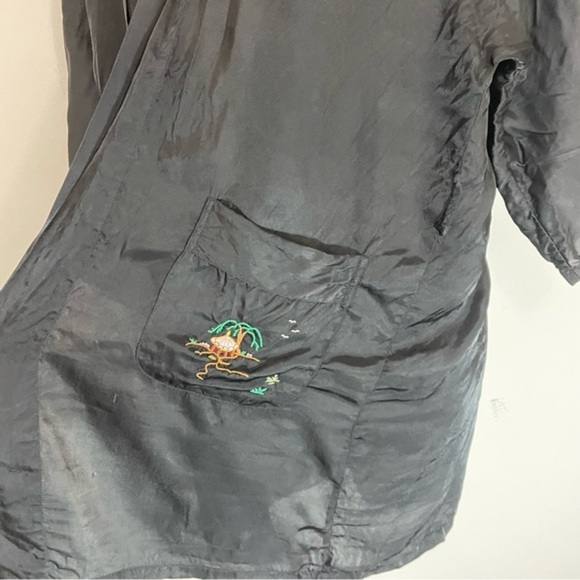 VINTAGE RAYON ASIAN CHINESE HAND EMBROIDERED KIMONO ROBE SIZE SMALL BLACK TEMPLE - Picture 7 of 8